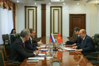 Сенатор Косачев заявил о высокой динамике межпарламентского диалога РФ и Киргизии