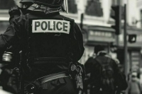 BFMTV: Полиция освободила всех заложников из ресторана под Парижем