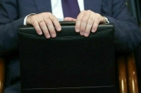 Чиновники скроются от врагов во время военного положения