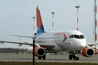 В Красноярске приземлился самолет Superjet с неисправным шасси