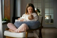 Кормящих матерей предложили поощрять