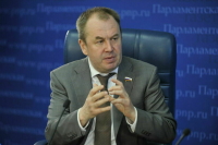 Депутат Наумов: Продукты химического происхождения нужно приравнять к вейпам