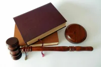 Нехватку судей в РФ оценили почти в 20%