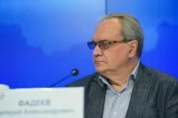 Фадеев: Трудовые мигранты должны приезжать только по приглашению работодателя