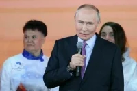 Путин принял участие в благотворительной акции «Елка желаний»