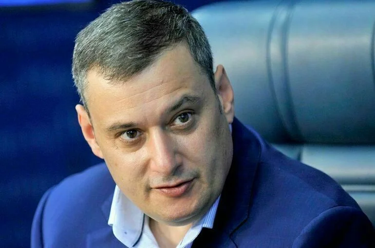 Кто такой Александр Хинштейн