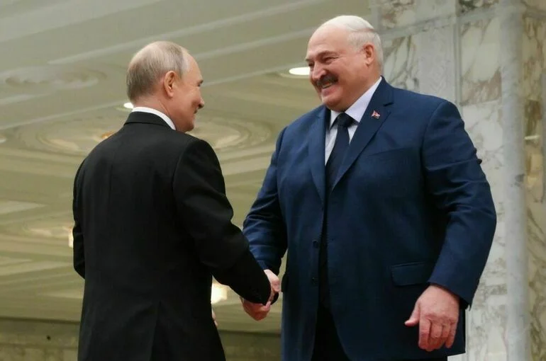 Путин пригласил Лукашенко на празднование 80-летия Победы в Москве