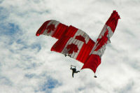 СМИ: Канада может отправить запрещенное в стране оружие на Украину