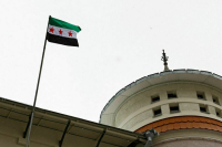 Над посольством Сирии в Москве подняли флаг оппозиции