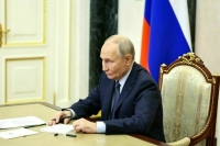 Путин поручит рассмотреть идею блокировки вала звонков с Украины