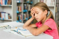 В Роспотребнадзоре призвали детей не нагружать дополнительными уроками