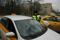 В приложениях заказа такси предложили внедрить тревожную кнопку