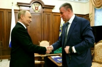 Депутат Слуцкий пообещал вручить медаль Путину