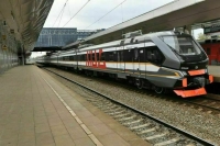 Минтранс рассматривает продление летней скидки на поезда для школьников