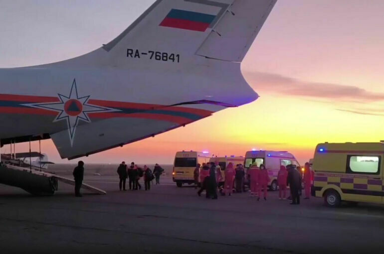 Спецборт МЧС с девятью россиянами на борту вылетел из Актау в Москву