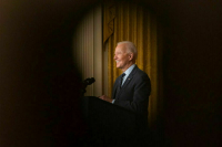 СМИ: Демократы с нетерпением ждут ухода Байдена