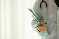Врачей освобождают от уголовной ответственности за небезопасные услуги