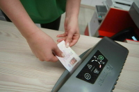 Водителям напомнили о необходимости заменить истекшие удостоверения