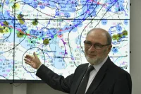 В Гидрометцентре прогнозируют аномально теплую погоду в России до конца января
