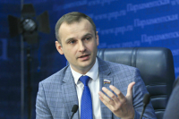 Депутат Леонов предложил увеличить количество рекламы здорового питания в СМИ