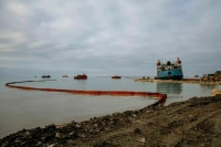 Минтранс: Мазут с танкера «Волгонефть-239» откачают до конца января