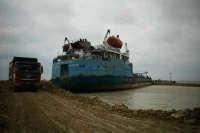 На танкере «Волгонефть-239» начали откачку мазута