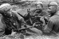 Песни Великой Победы: «Давай закурим, товарищ, по одной…»