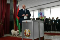 Все кандидаты в президенты Белоруссии проголосовали на выборах