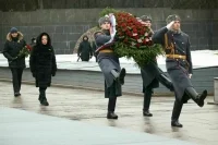 Валентина Матвиенко возложила венок на Пискаревском кладбище