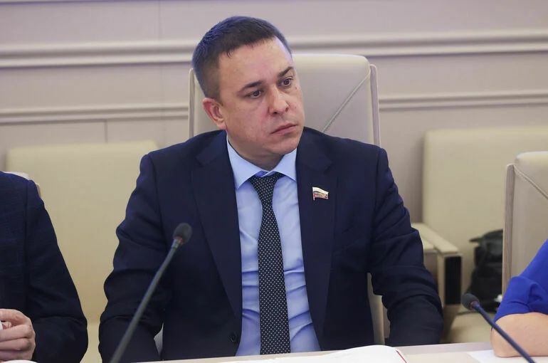 Сенатор Гибатдинов поддержал возвращение бесплатного начального профобразования