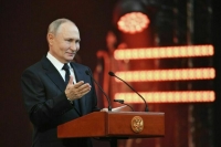 Путин вручил ветеранам и жителям блокадного Ленинграда юбилейные медали