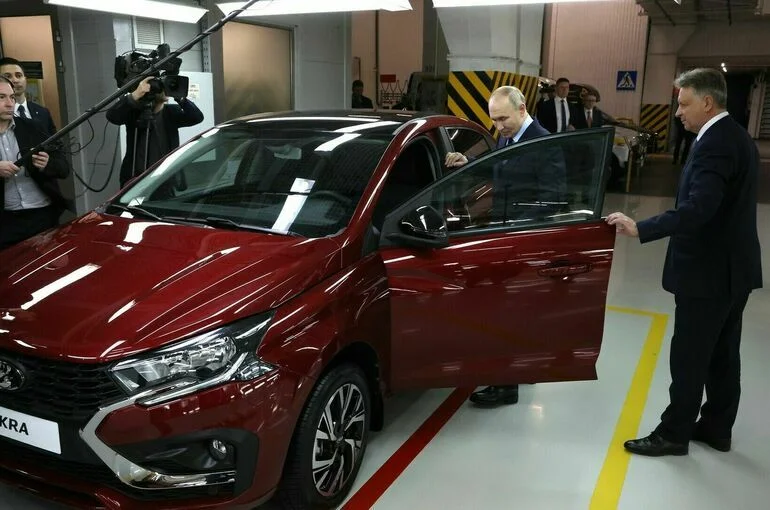 Путин пообещал поддерживать экспорт российского автопрома