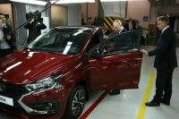 Путин пообещал поддерживать экспорт российского автопрома
