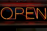 Комитет Госдумы поддержал законопроект об ограничении англицизмов в рекламе