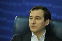 Депутат Гусев предложил не брать комиссию с таксистов в «детском» тарифе