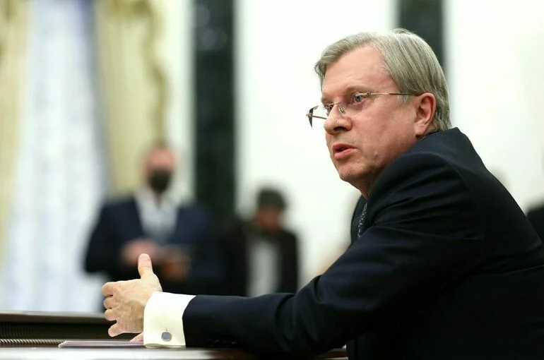 Савельев: Решение о подъеме частей танкеров должно быть безопасным для экологии