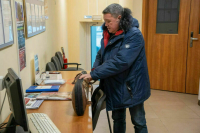 Сергей Ямкин передал свое ружье бойцам СВО