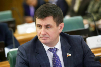 Сенатор отметил готовность компаний хорошо оплачивать труд квалифицированных кадров