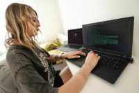 Без больничного и пенсий: плюсы и минусы самозанятых