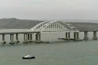 Движение машин по Крымскому мосту приостановили