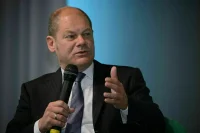 Шольц заявил, что Запад должен помочь Украине создать сильную армию