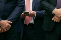 Штрафы для чиновников за оскорбления и отписки предложили повысить