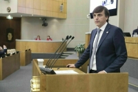 Кравцов подарил Володину новый учебник по обществознанию