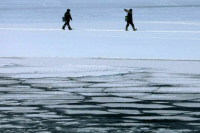 С оторвавшейся льдины на Сахалине эвакуировали более сотни рыбаков