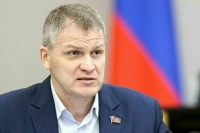 Депутат Куринный предложил запретить рекламу самогонных аппаратов