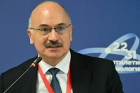 В Госдуме предлагают поднять зарплату преподавателям и сократить бюрократическую нагрузку на них