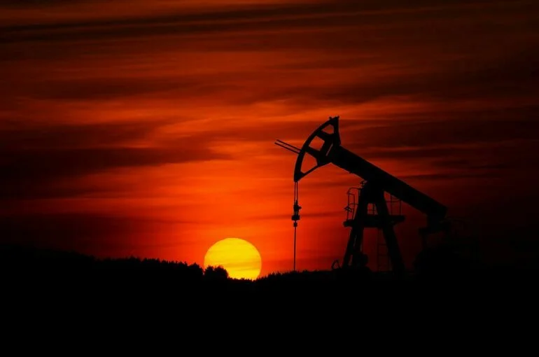 Bloomberg: G7 рассматривает вопрос снижения потолка цен на российскую нефть
