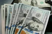 Курс доллара опустился ниже 90 рублей