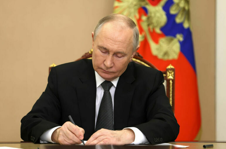 Путин предоставил гражданство России светодизайнеру из ФРГ Карстену Винкельсу