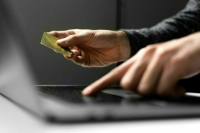 МВД: Мошенники стали адаптировать свои схемы под молодежь